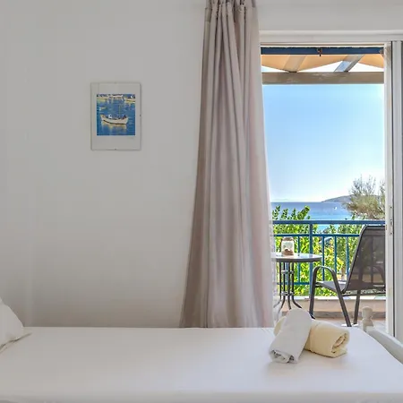 3 Kypri Seaview Perasma Kipri (Andros)